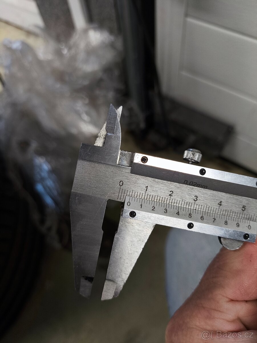 Prodám dvourozměrné pneu. R19 - 7