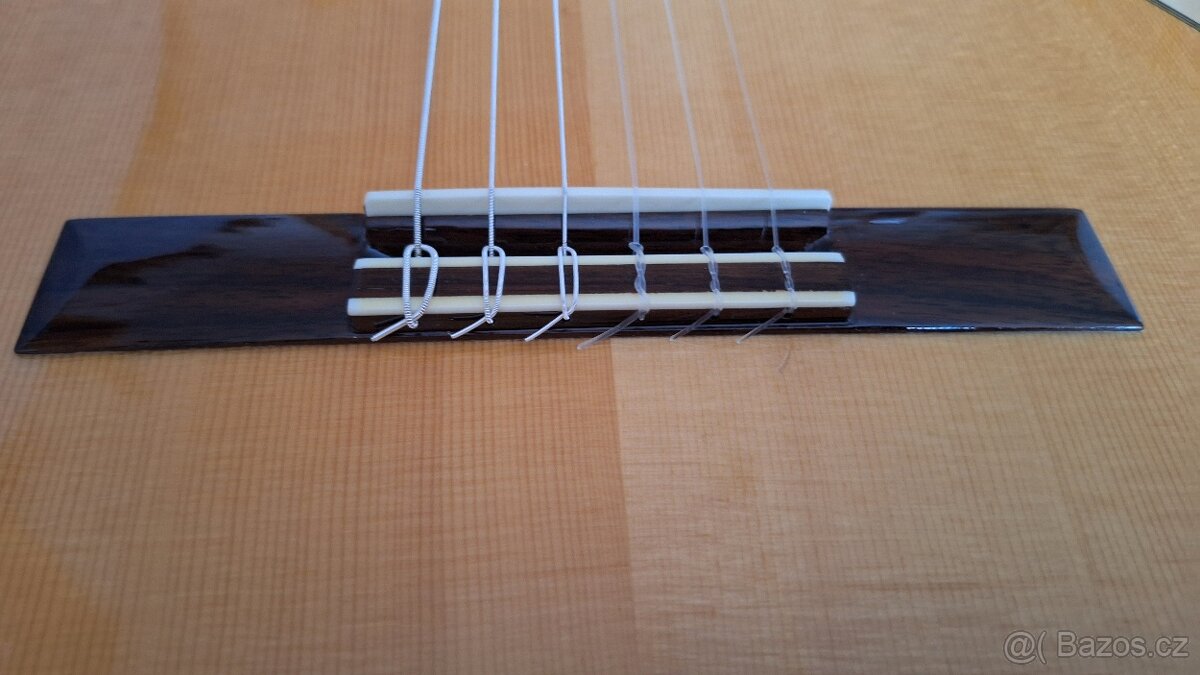 Celomasivní 4/4 klasická kytara Martinez MCG-118S - 7