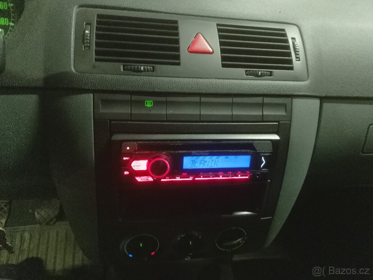 Škoda Fabia sedan 2004 1.4.50 Kw TK 7 měsíc 2027 - 7