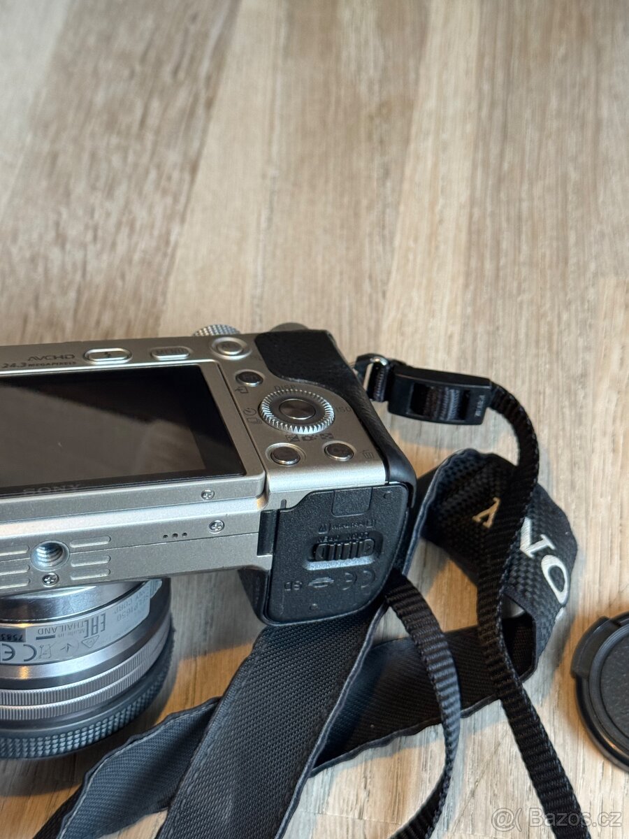Sony Alpha a6000 + 16-50 mm + příslušenství - 7