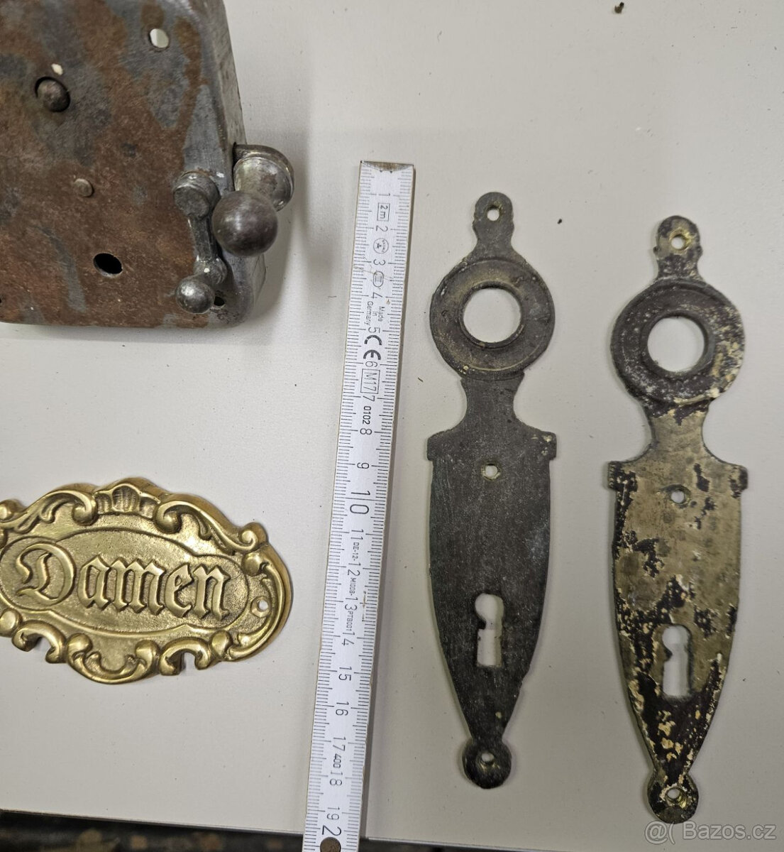 Staré mosazné štítky a zámky - 7