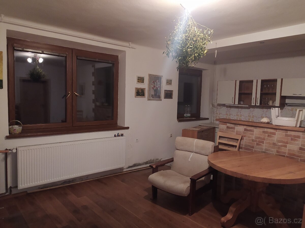 PRONÁJEM BYTU V RODINNÉM DOMĚ V KNĚŽPOLI (UH) - 7