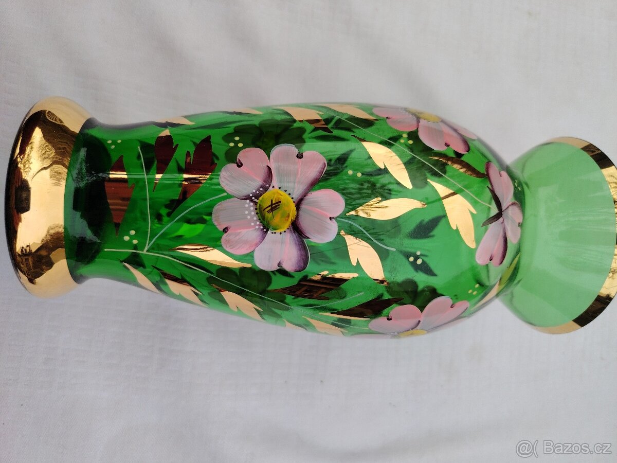 Zelená skleněná váza s květy - 7