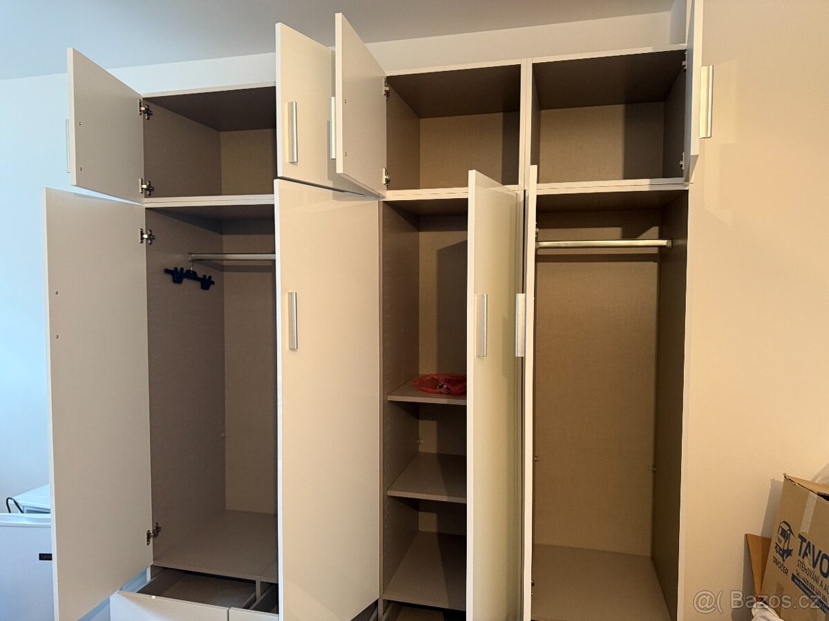 Šatní skříň CELIA bílá vysoký lesk 4 dveř. - 7