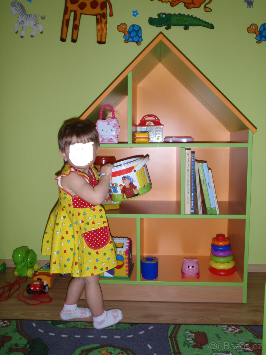 Postel se 6 šuplíky a schody, možnost prodeje i stolu, skříň - 7