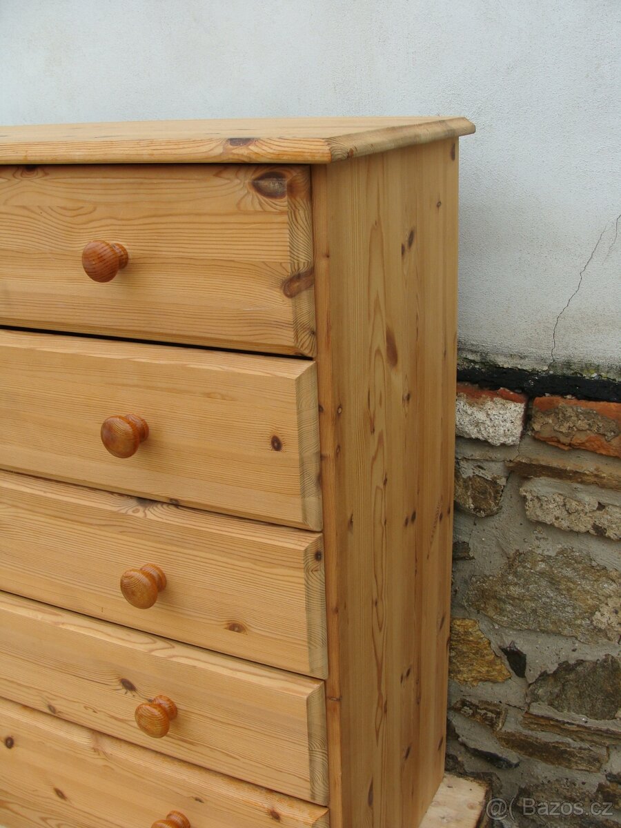Masivní dřevěná komoda - 7