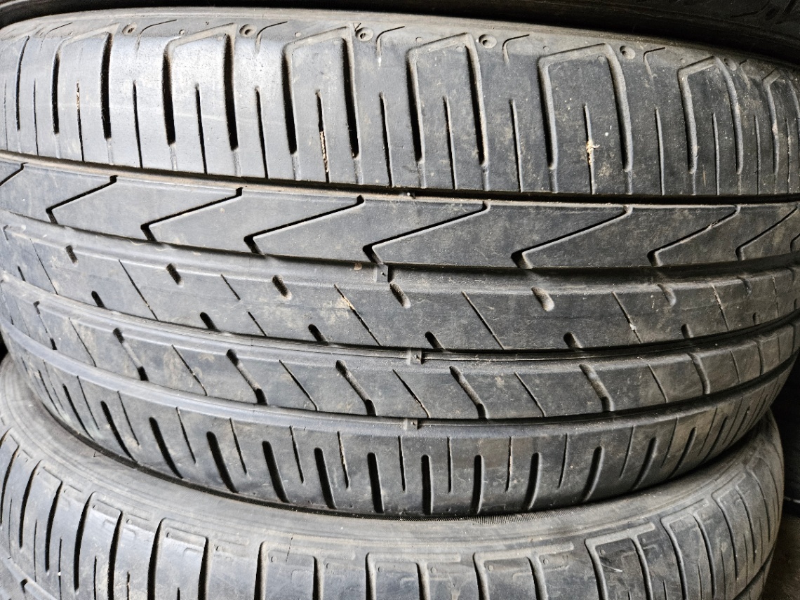 235/50R19 - 7