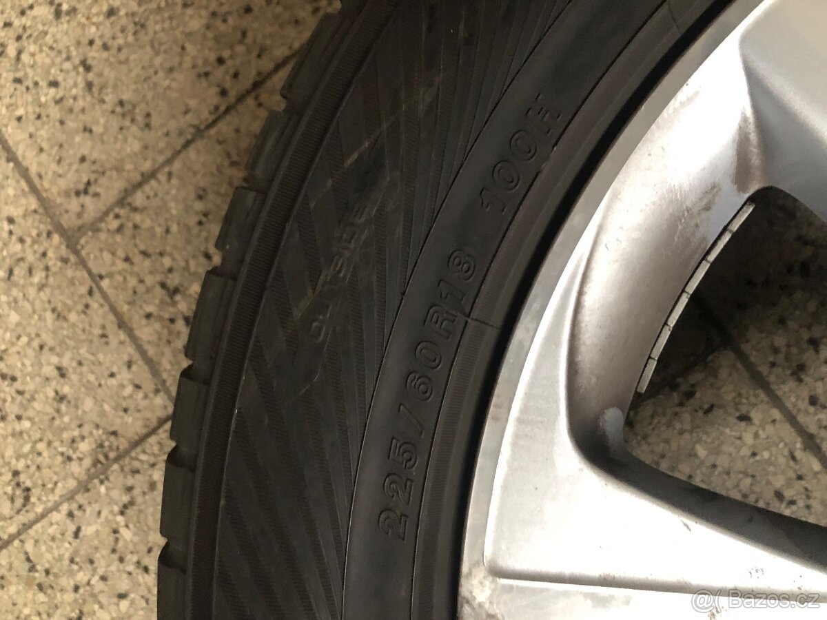 225/60/18 prodám sadu zimních pneu - 7