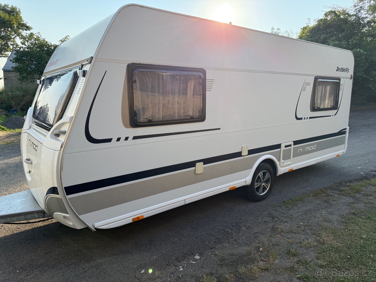 Dethleffs Nomad - předstan, sprcha - 7