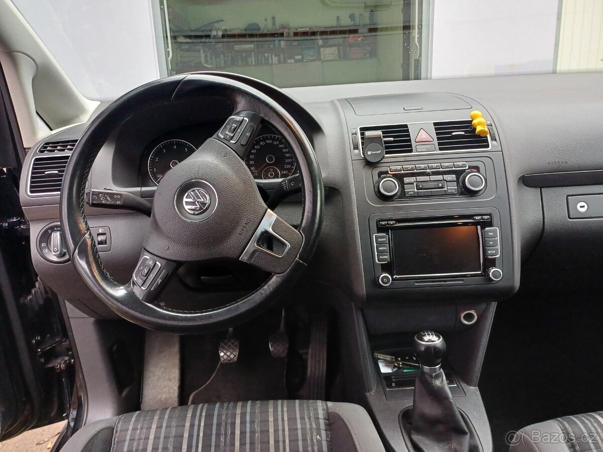 Prodám VW Touran Cross - 7