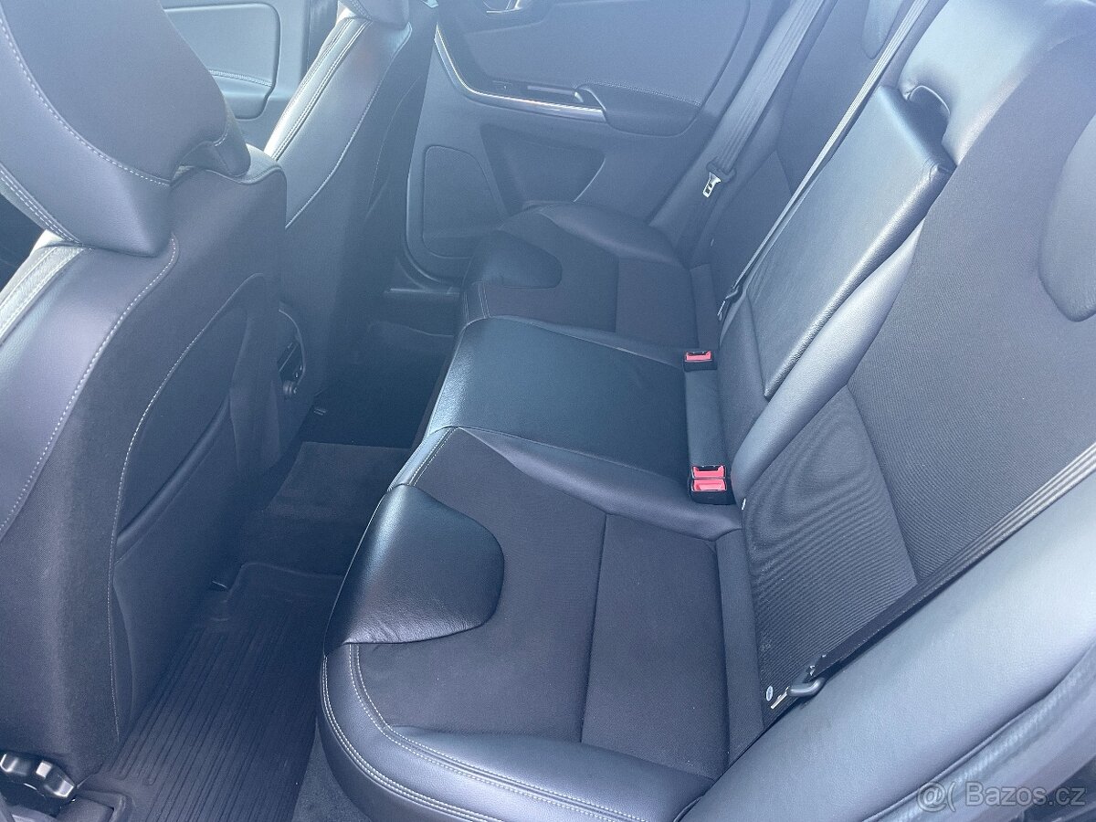 Volvo XC60 D4 AWD MOMENTUM Aut. - 7