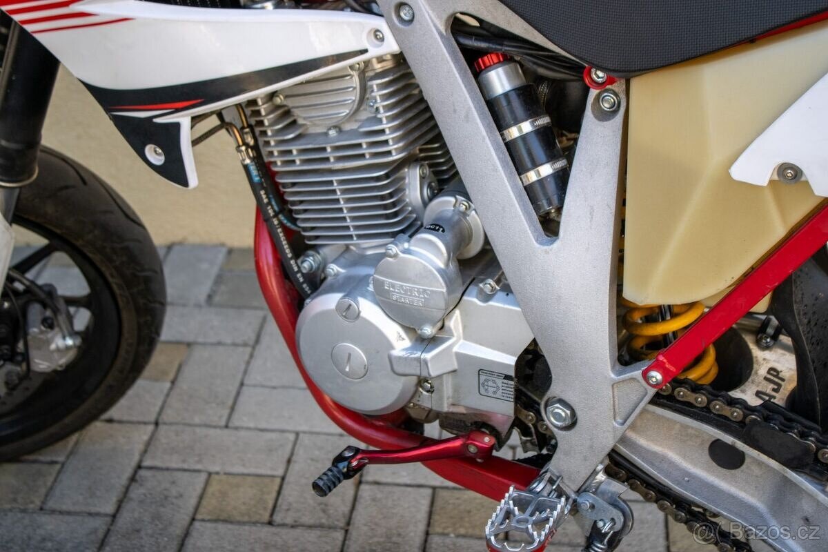 AJP PR4 240 Enduro - 7
