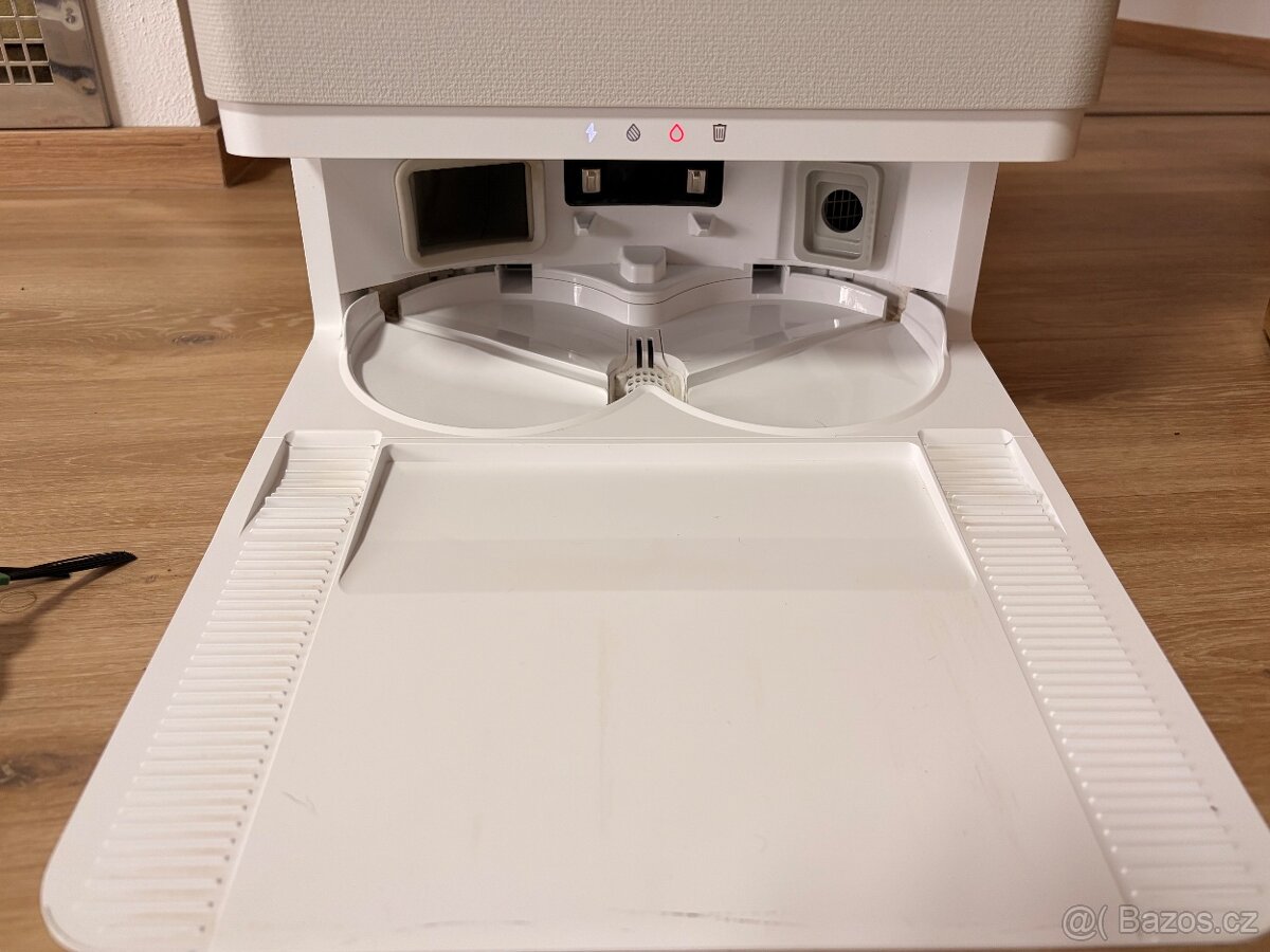 Robotický vysavač iRobot Roomba Plus505 Combo+ AutoWashDock - 7
