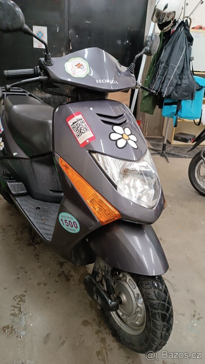 Justscoo. Pronájem (pujčovna) skútrů. 1500 Kč týden. - 7