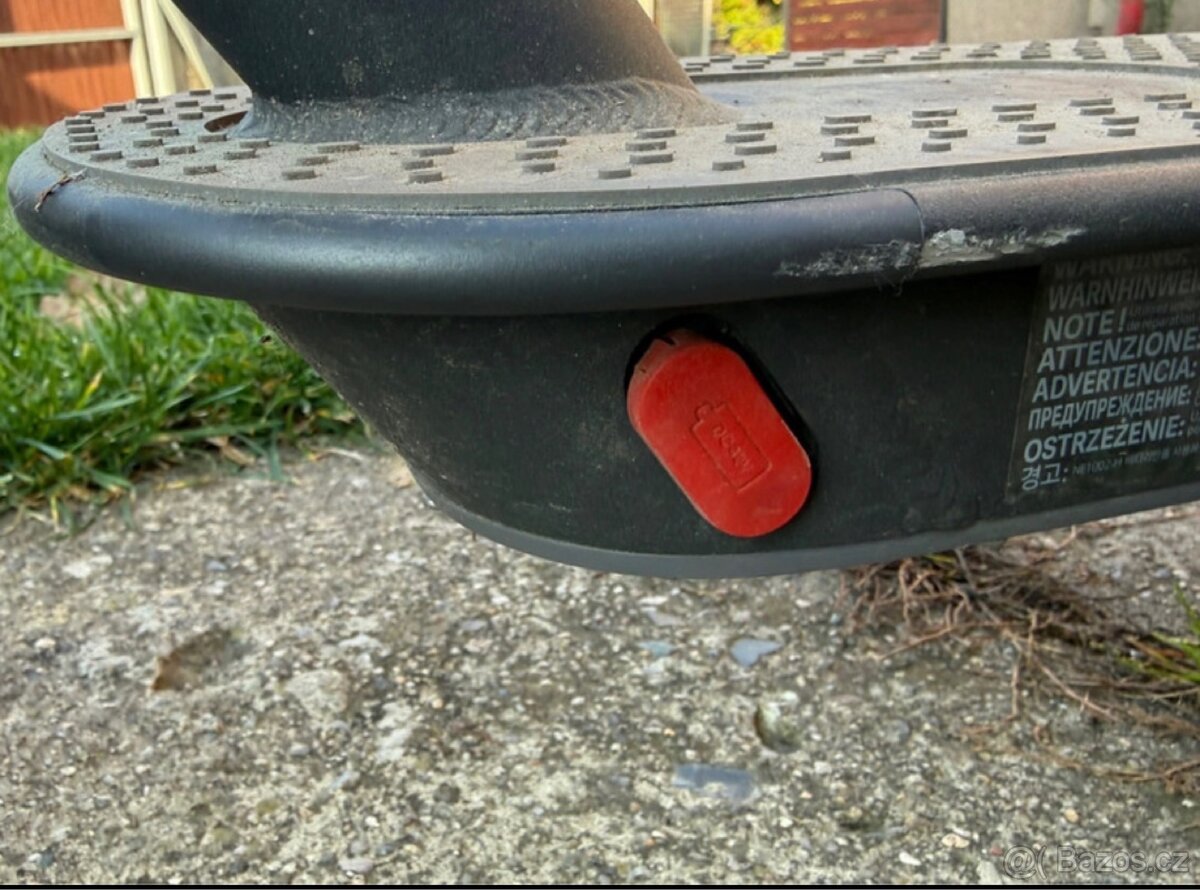 Prodám Ele koloběžku Mi , zánovní - 7