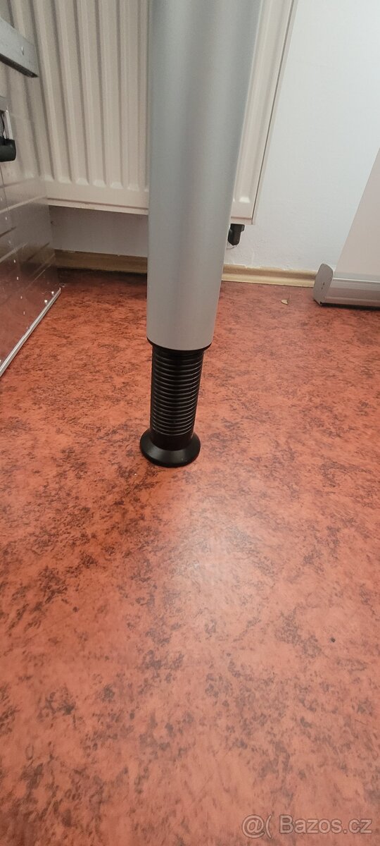 Kancelářský stůl - 7