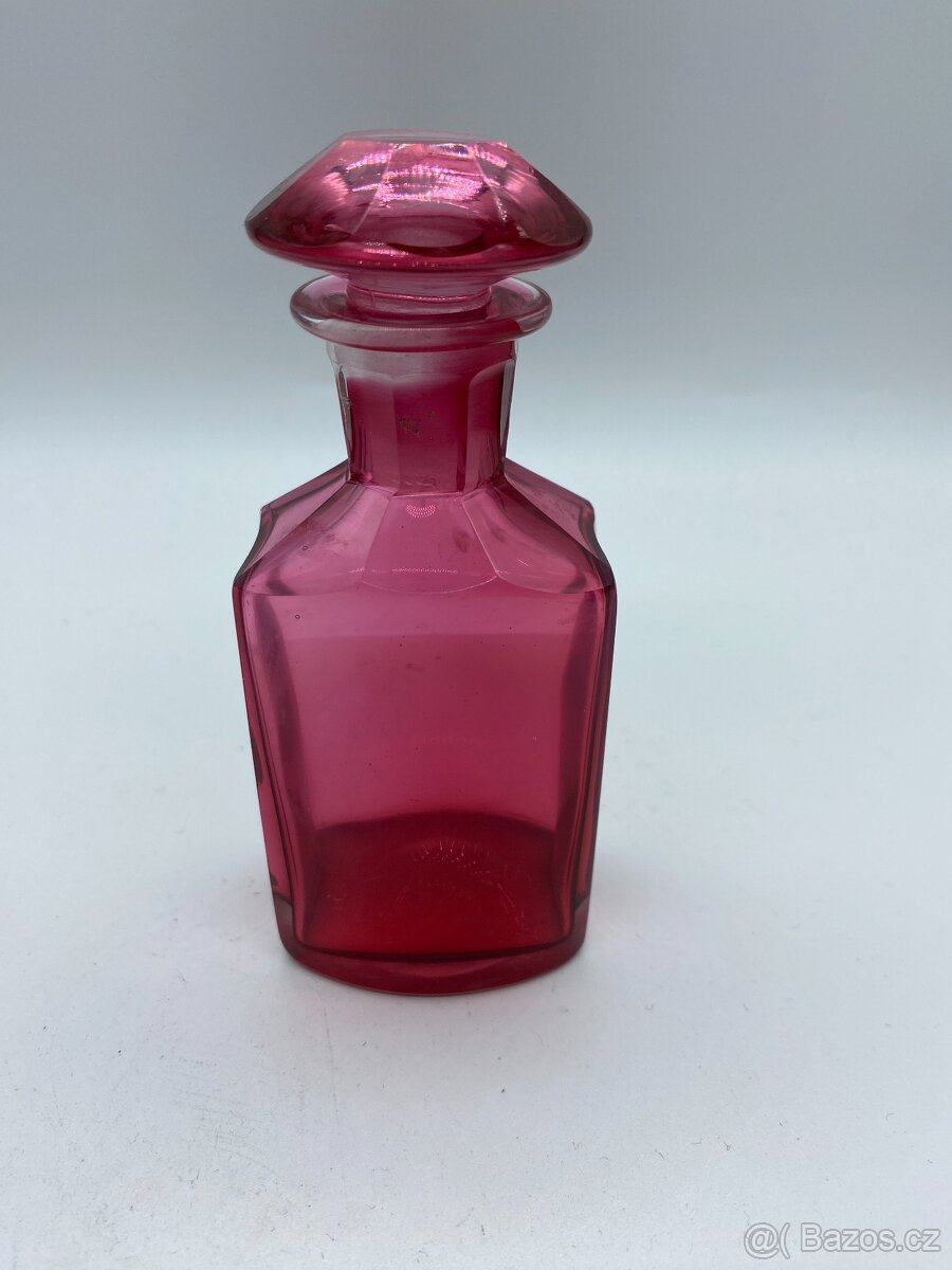 Sběratel nabízí staré lékárenské dózy - 7