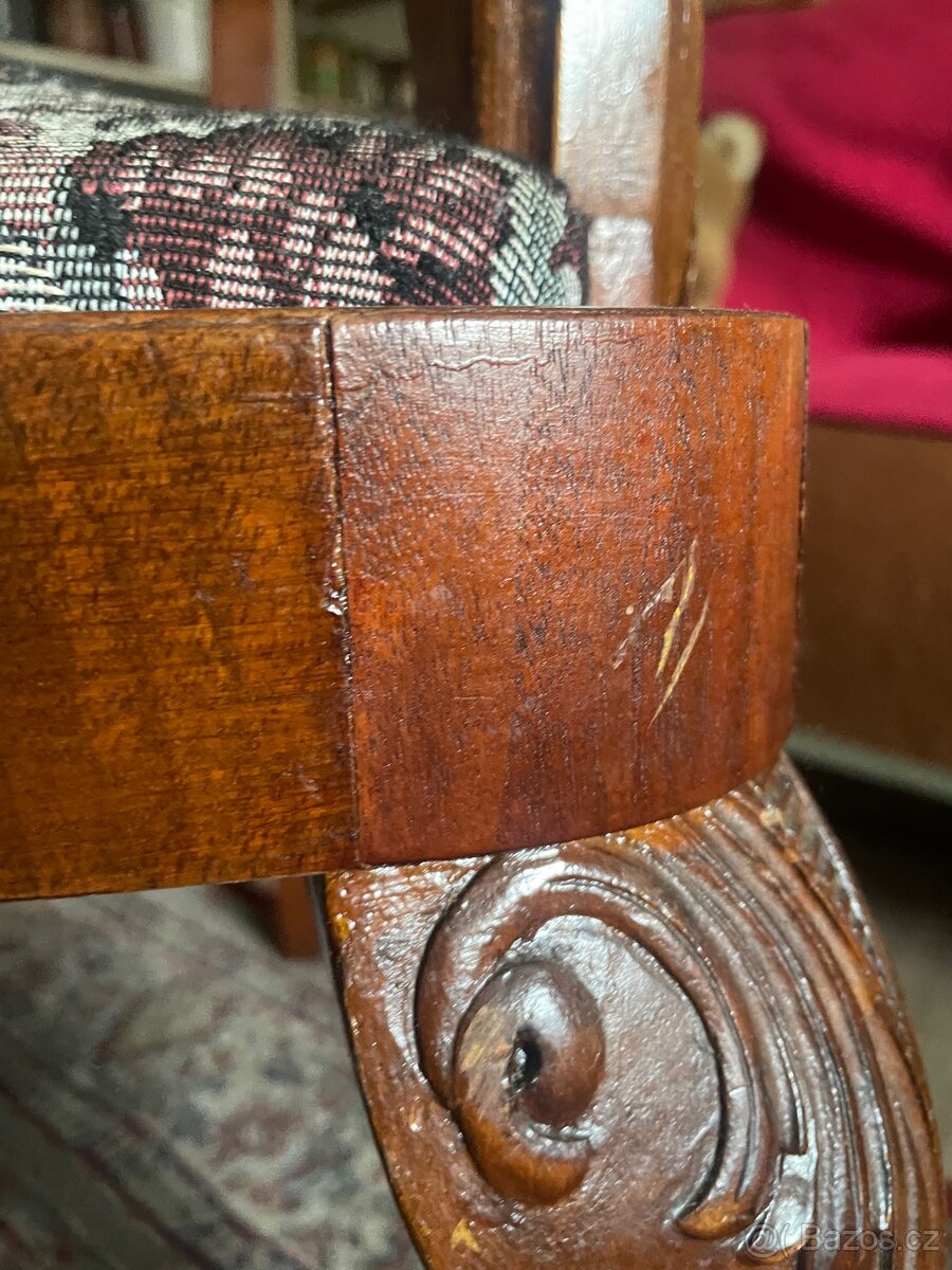Starožitný nábytek - 7