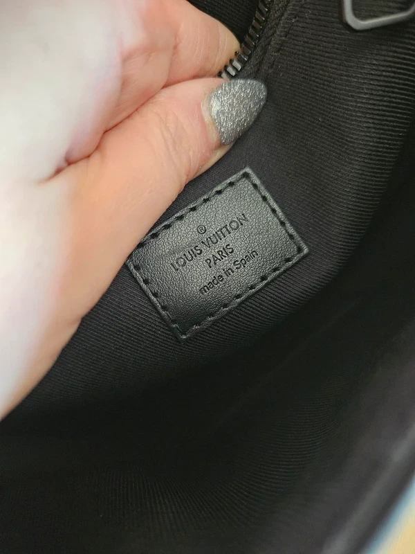 Louis Vuitton S lock Slingbag - 7