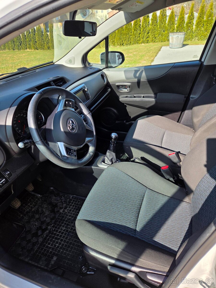 TOYOTA YARIS - 7