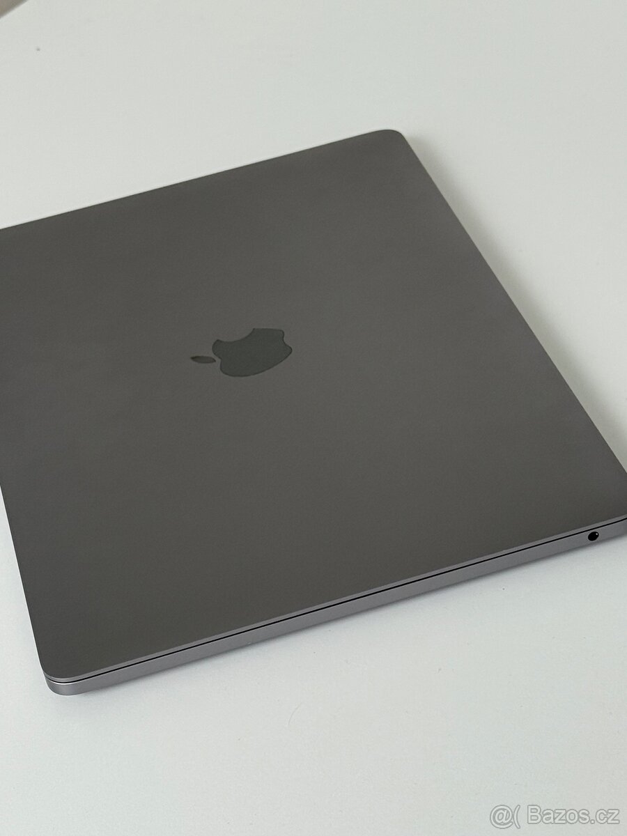 MacBook Pro M2 13” 8/256GB - 7