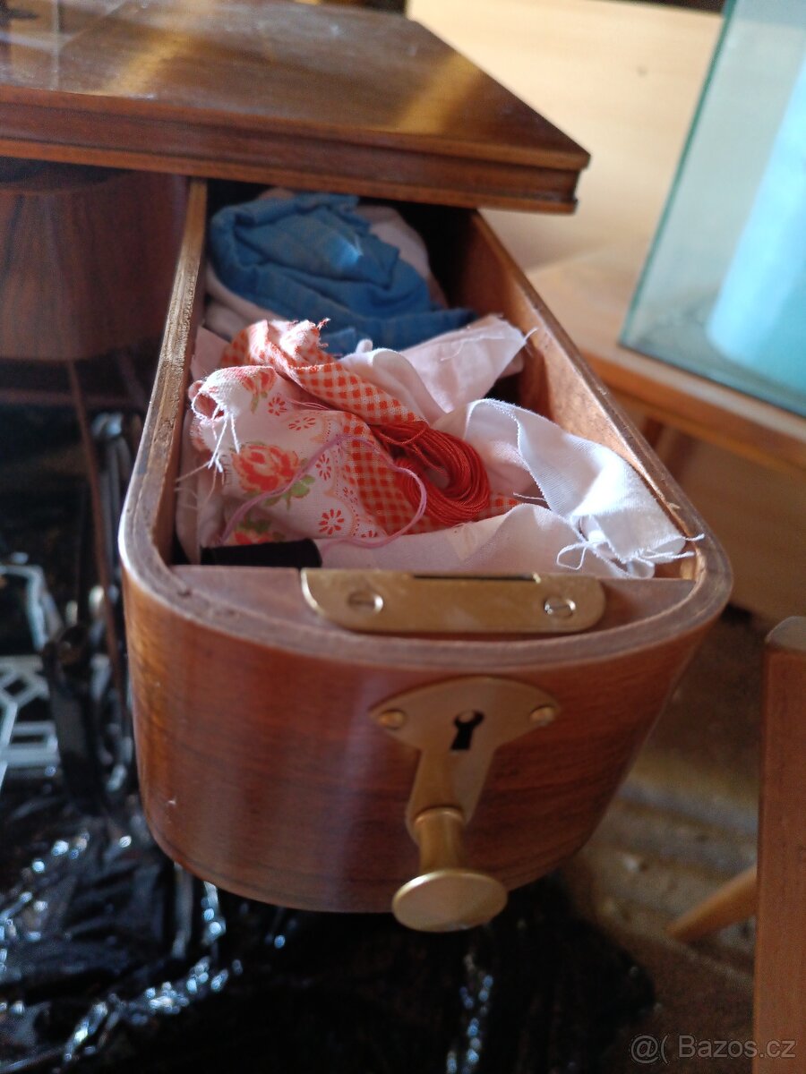 Šicí stroj Mercedes - 7