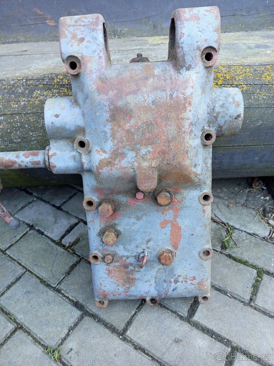 Víko hydrauliky Zetor - 7