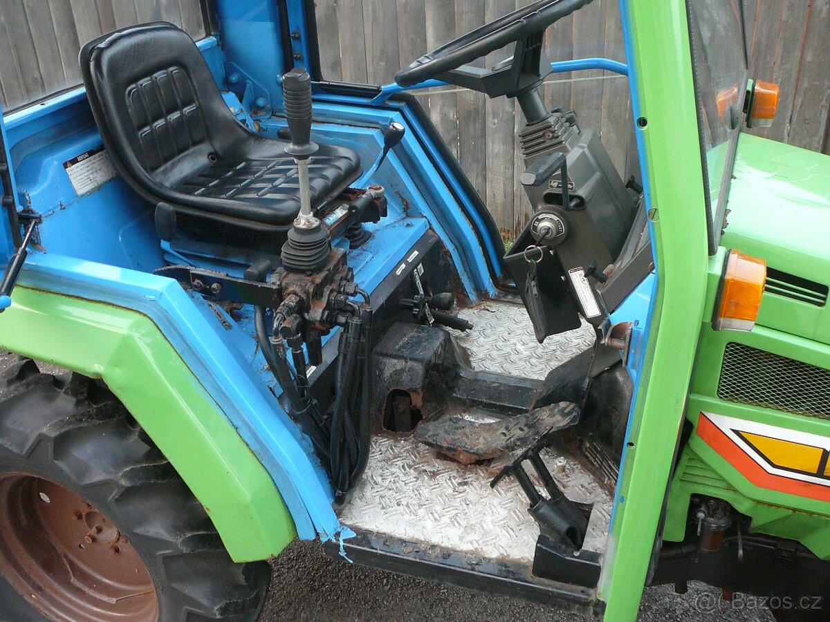 malotraktor Iseki 3015 AHL 4x4 - 7