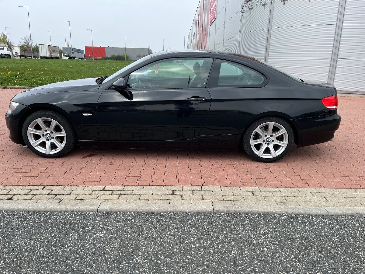 BMW 320i Coupe - 7