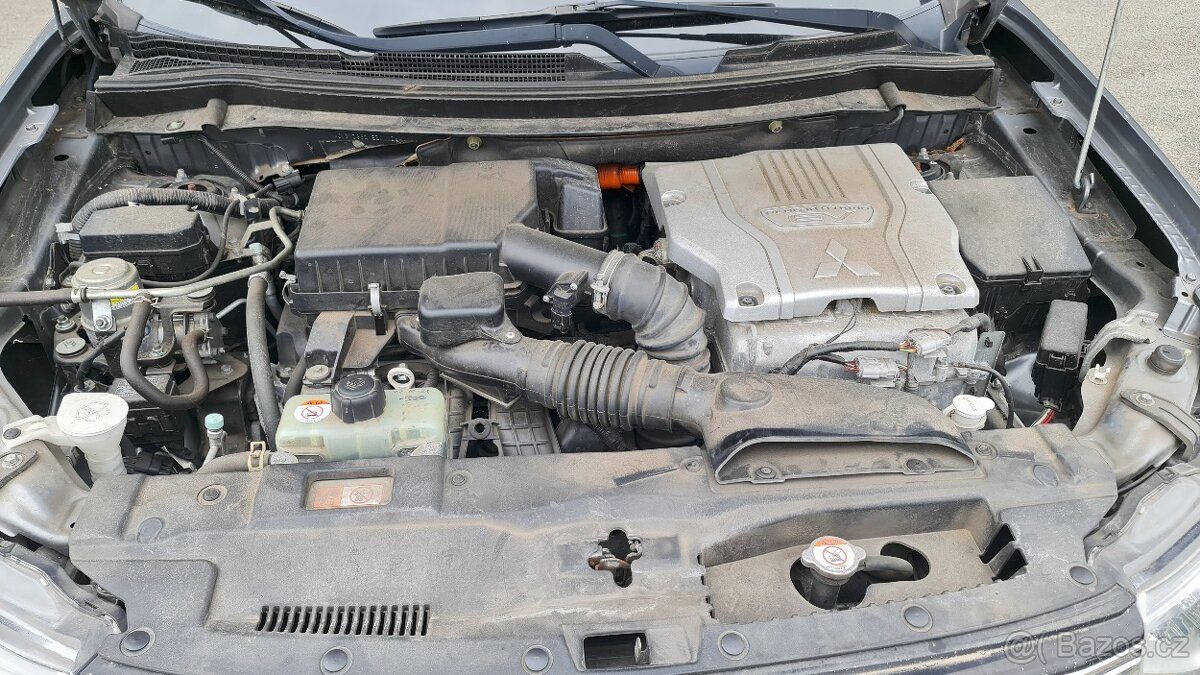 Prodám Outlander PHEV 2,0L "EL" - 7