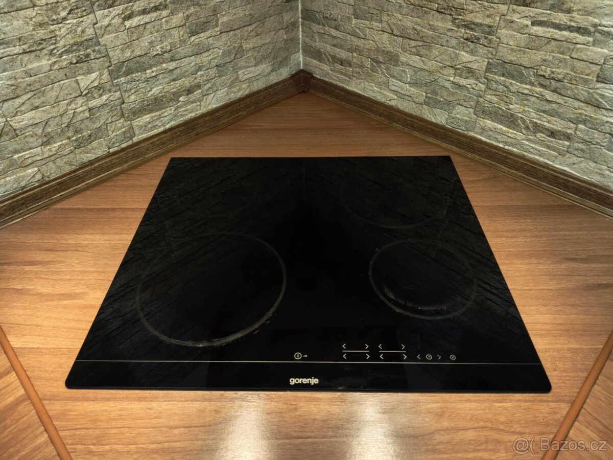 Kuchyňská linka se spotřebiči - 7