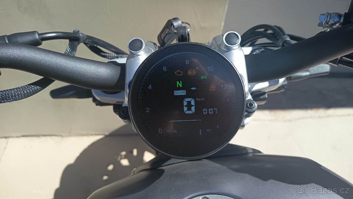 Benelli Leoncino Bobber 400 - 7
