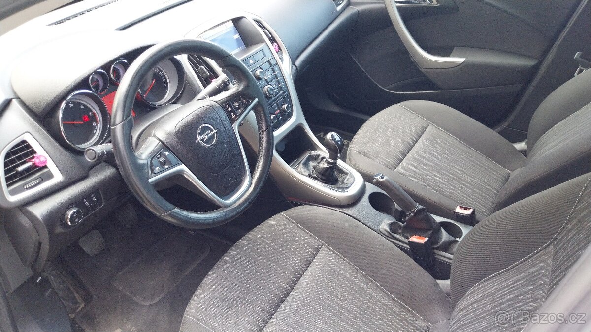 Opel Astra J 1.3TDCi - 7