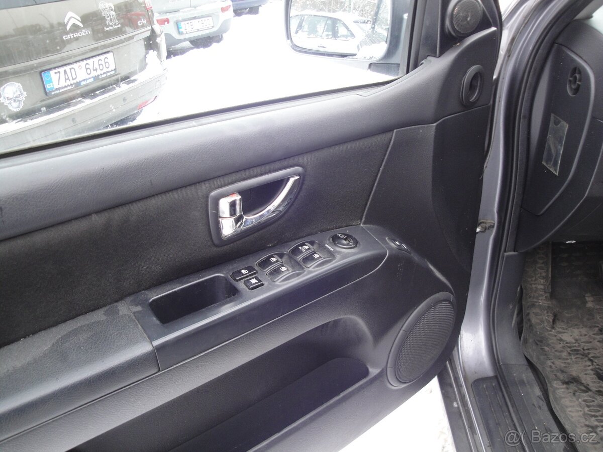 Prodám Kia Sorento 2.5,CRDi,4x4 automat - 7