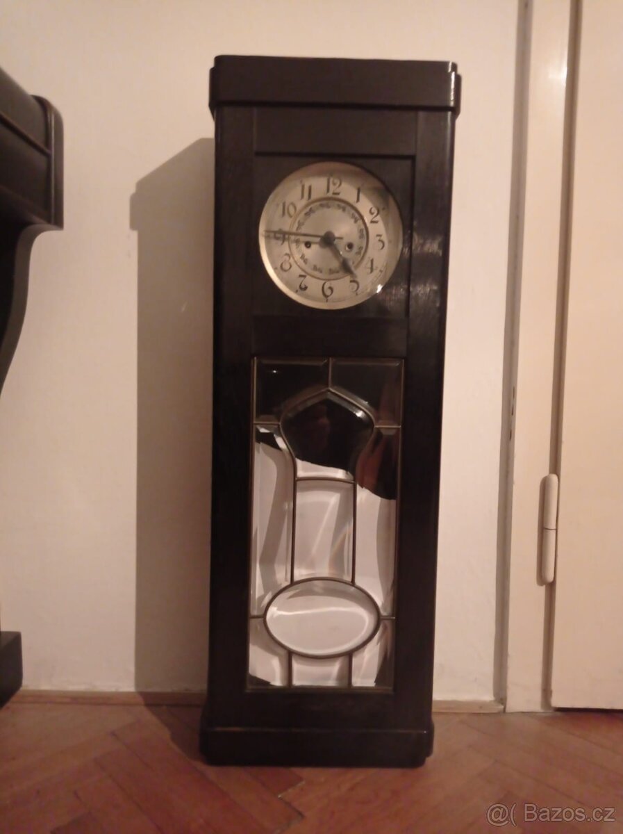 ČERNÝ STAROŽITNÝ NÁBYTEK, POČ.20.STOL. - 7