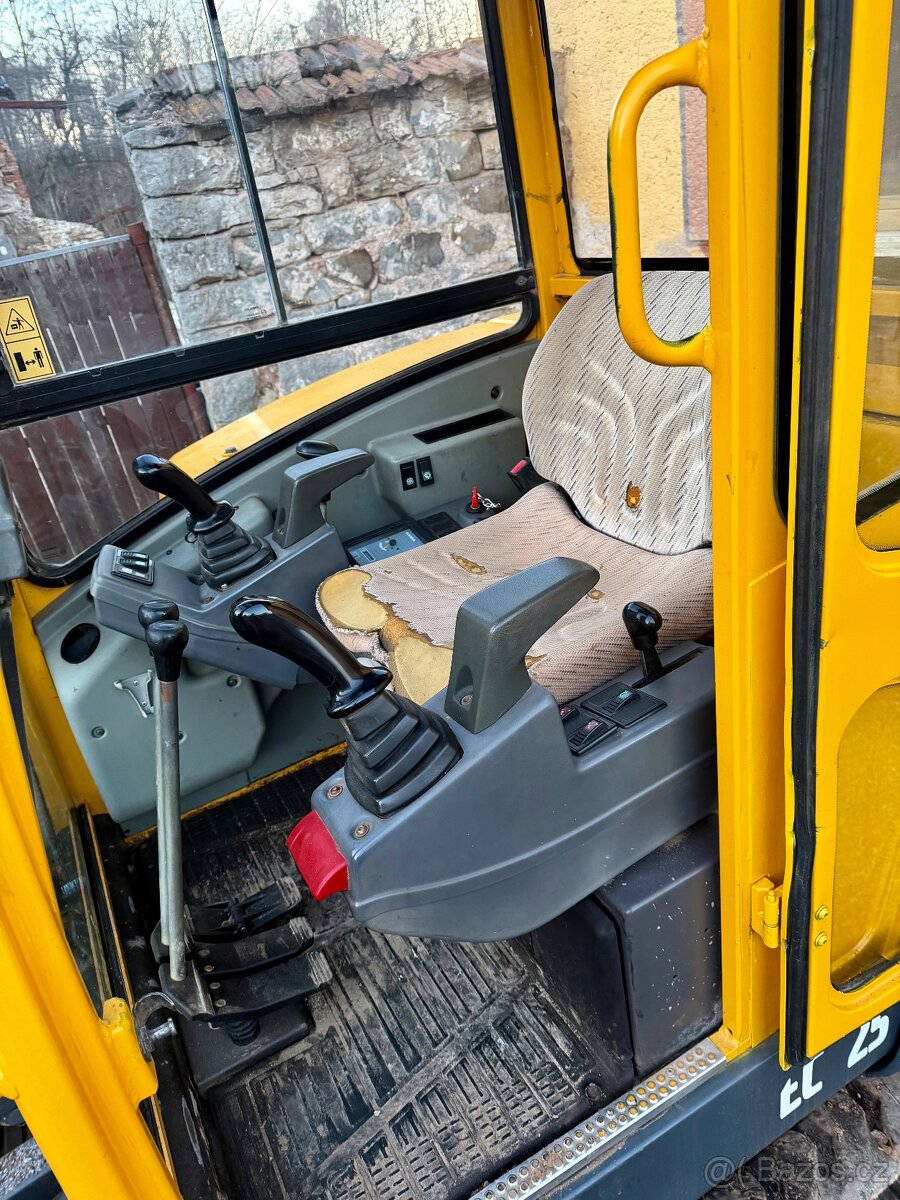 Minibagr Volvo EC25 - 7