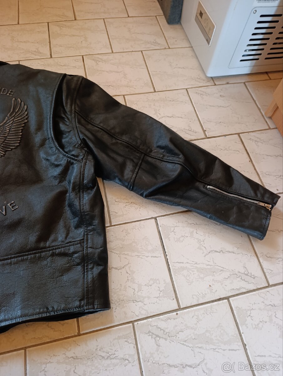 KOŽENÁ BUNDA NA MOTORKU. - 7