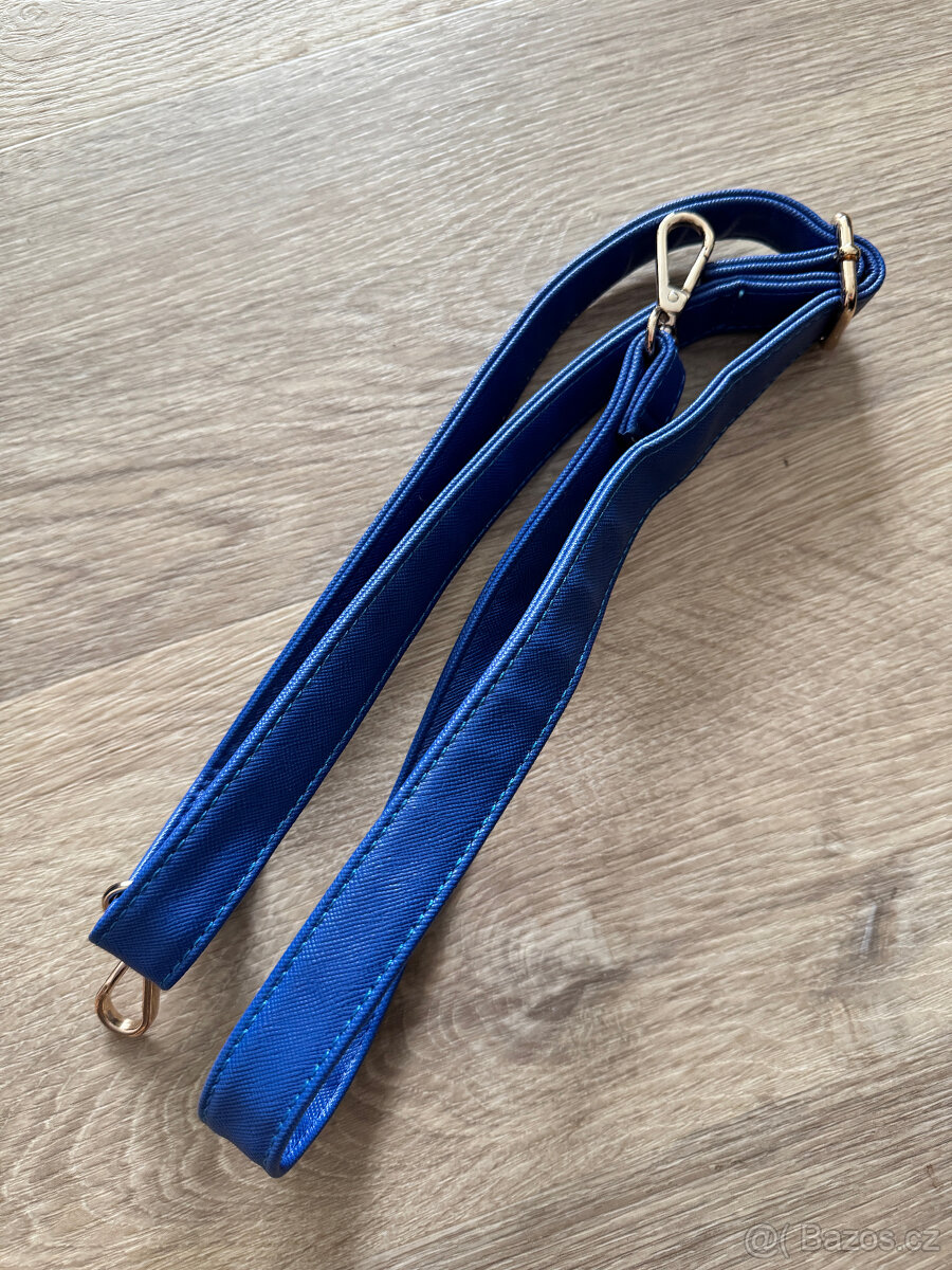 Modrá kabelka - 7