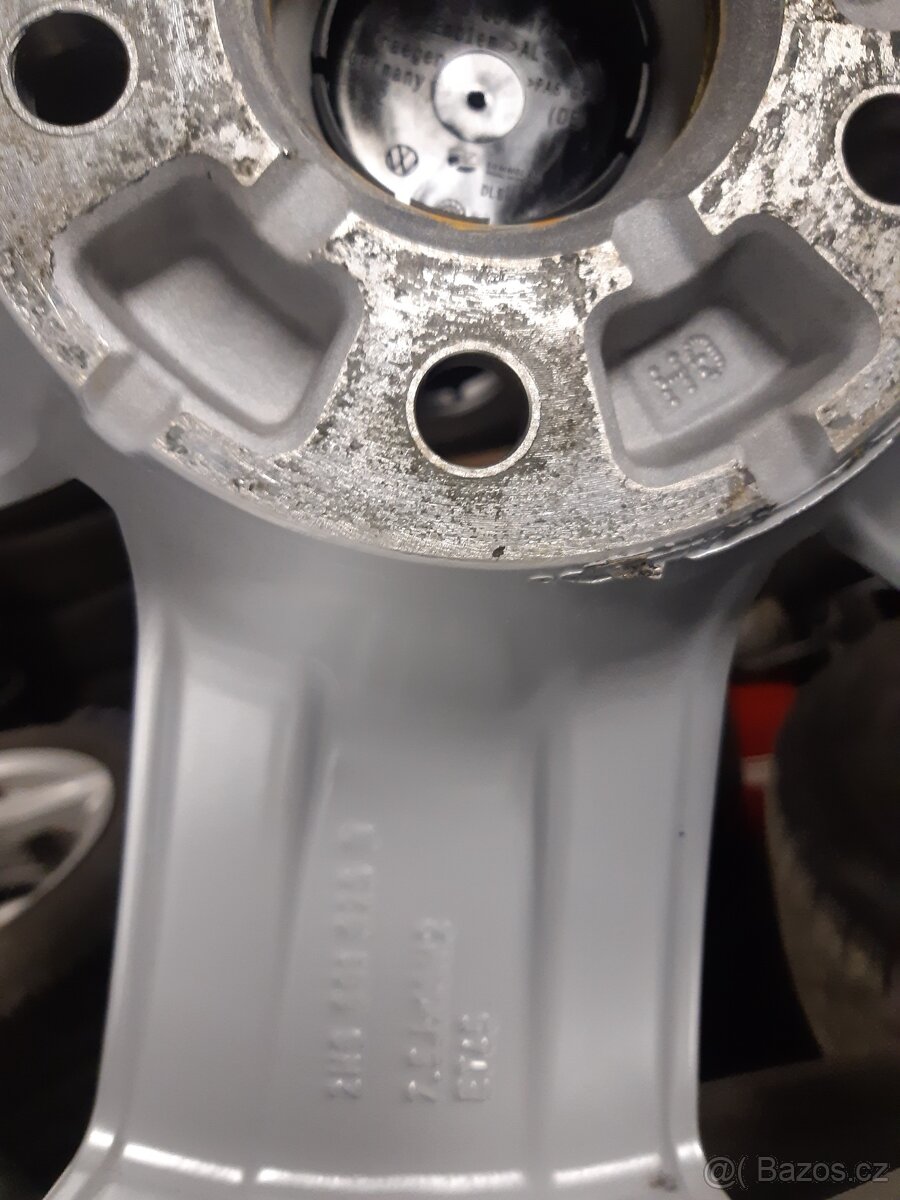 VW Amarok 255/60R18 - 7