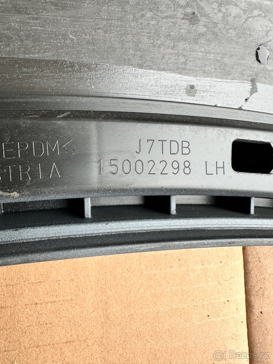 Volvo XC90 II - lem předního blatníku - 7