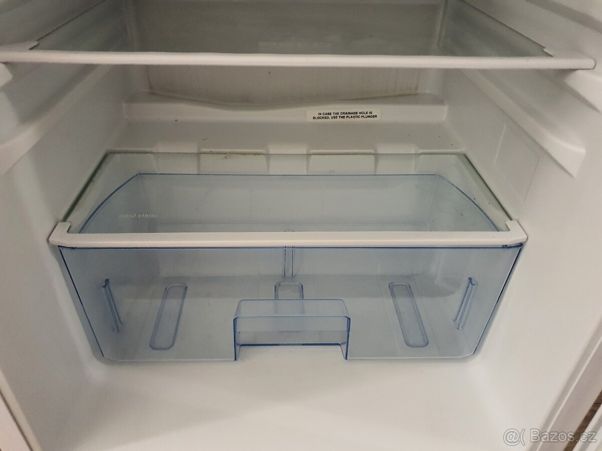 82cm značková lednice s vnitřním mrazákem - 7