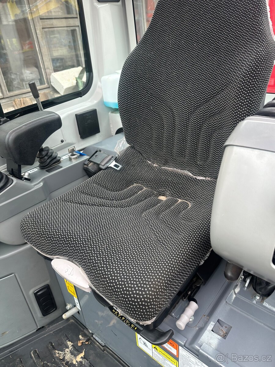 Pásový minibagr Takeuchi TB216 - 7