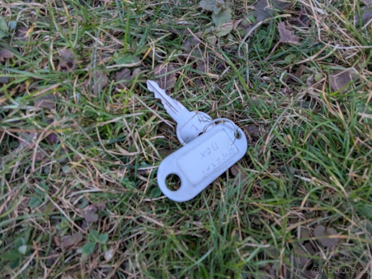 Velký střešní box Hakr Magic line 450 - 7