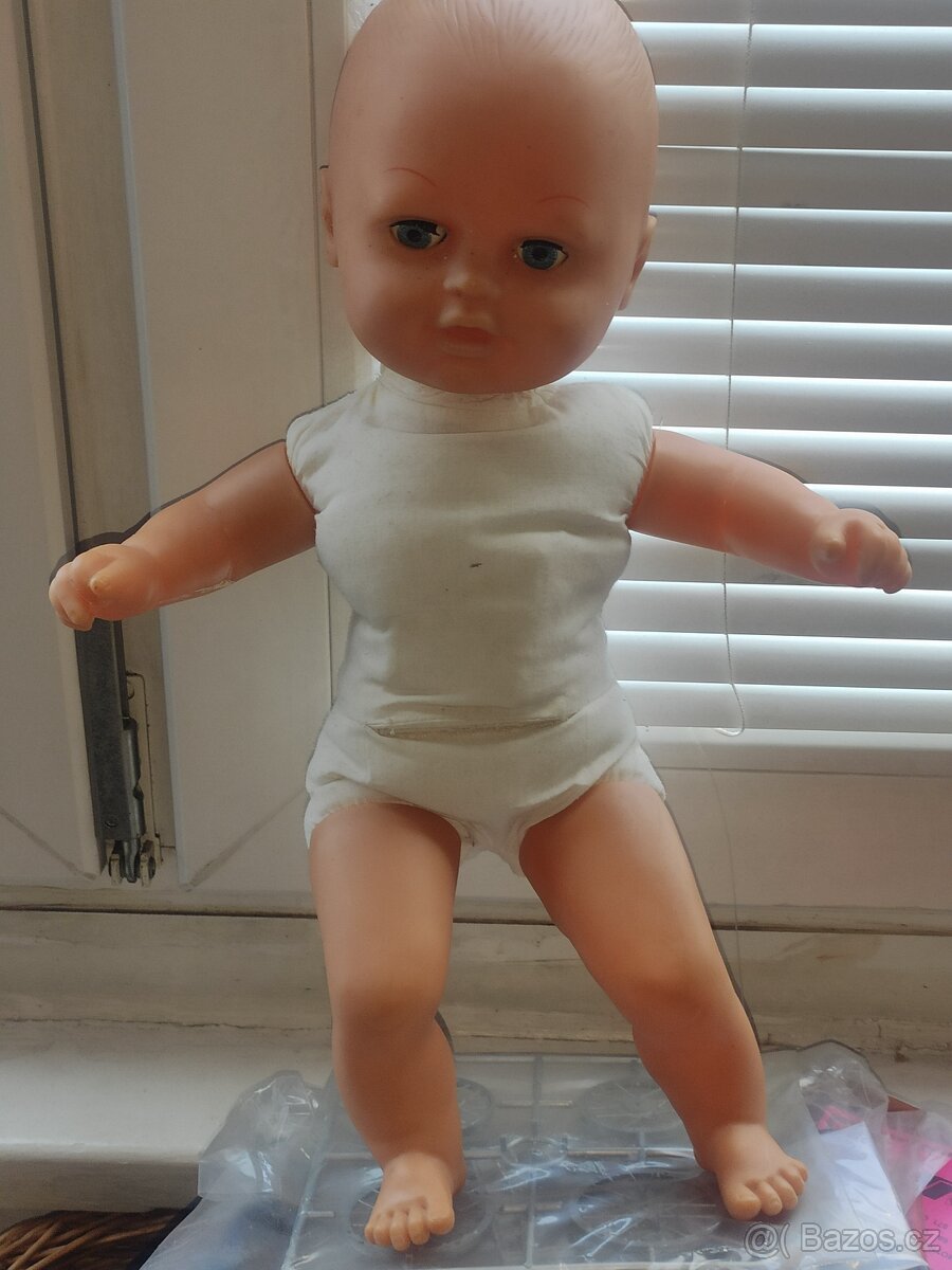 Starý dětský kočárek, panenky, hračky - 7