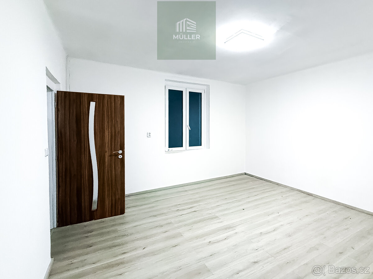 Pronájem domu po rekonstrukci – 4 parkovací místa, přístřeše - 7