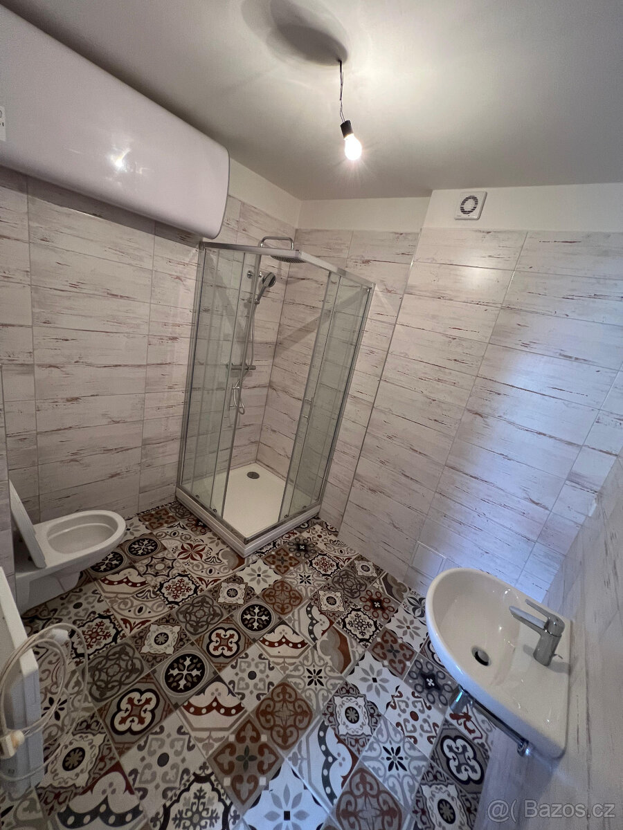 Prodám zrekonstruovanou chalupu 90km od Prahy - 7