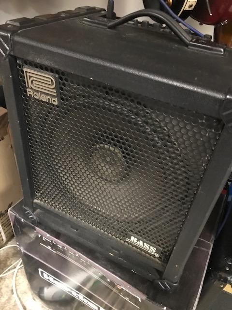 Baskytara SQUIER 4 a 5 a combo Peavey TKO, Roland atd. - 7