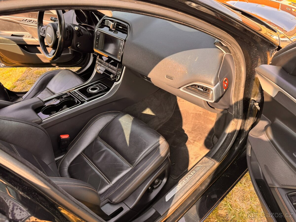 Prodám Jaguar XE 2.0D 132kw Max výbava HSE - Motor K.O. - 7