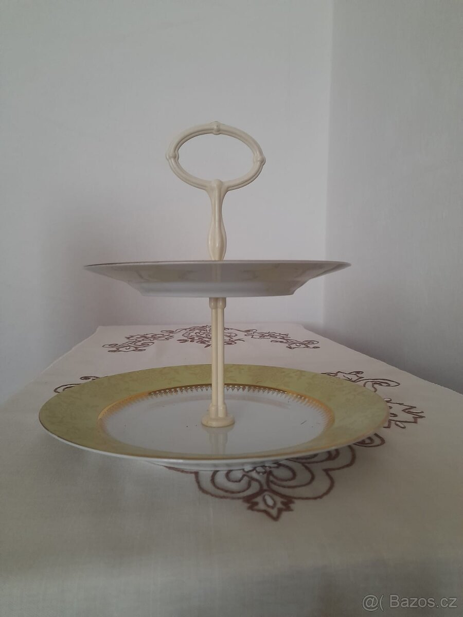 Porcelánové a skleněné sety, mísy, etažér - 7