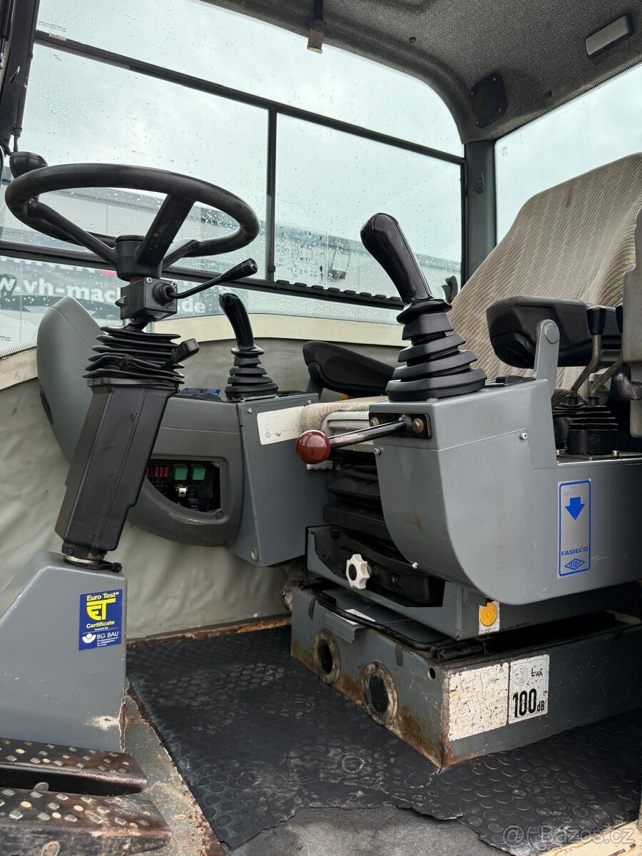 Kolový otočný bagr TEREX TW 110 - 7